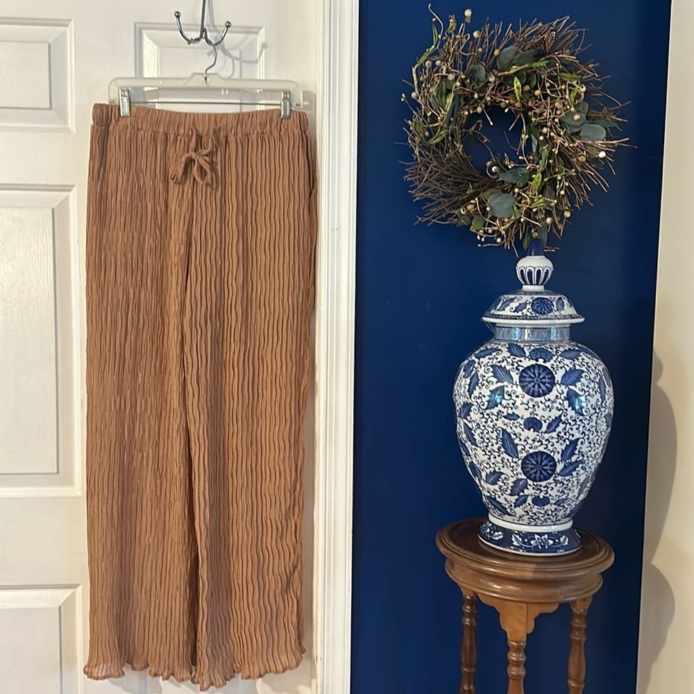 NWT Women’s 100% Polyester Lined Flowy Pull On Palazzo Pants Size Large